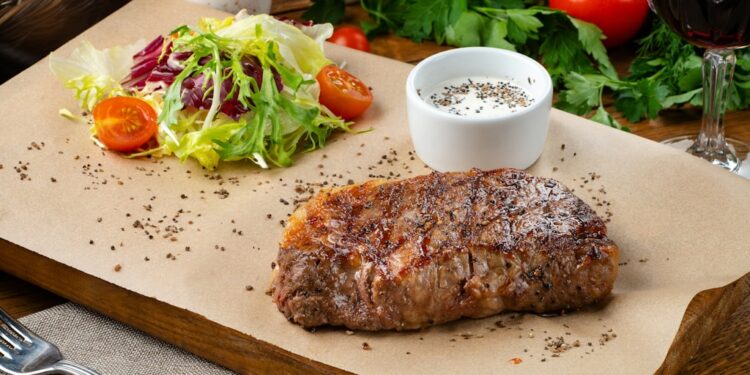 Jak wzbogacić smak sosu do mięs?